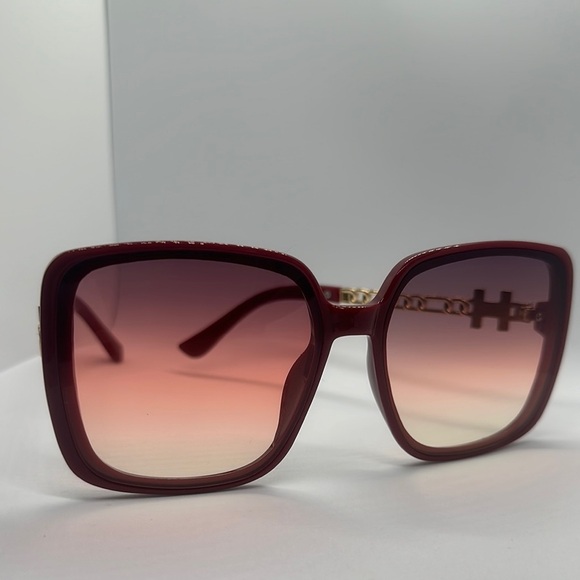 Oversized Burgundy Gradient Sunglasses w/ Gold Chain Detail H Logo UV protection - Picture 2 of 11